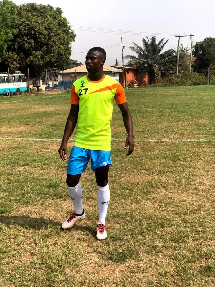 Footballeur africain en action